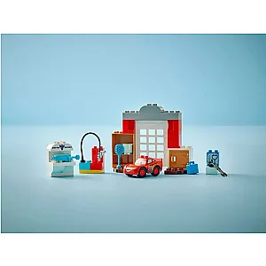 LEGO® DUPLO 10456 – Villám McQueen látogatása Doc műhelyében