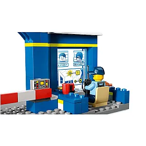 LEGO® City 60370 - set secție de poliție 
