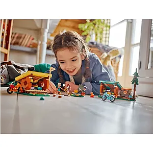 LEGO® Friends 42624 – Kényelmes faházak a kalandtáborban 