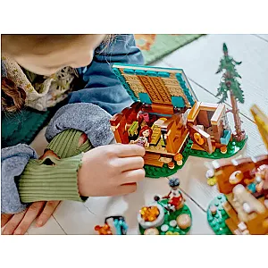 LEGO® Friends 42624 – Kényelmes faházak a kalandtáborban 