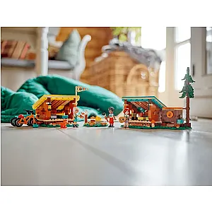 LEGO® Friends 42624 – Kényelmes faházak a kalandtáborban 