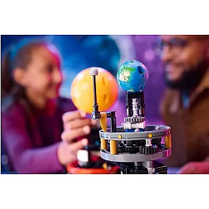 LEGO® Technic 42179 – Planeta Pământ și Luna pe orbită 