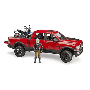 BRUDER 02502 – RAM 2500 Power Wagon cu Ducati Desert Sled și figurină