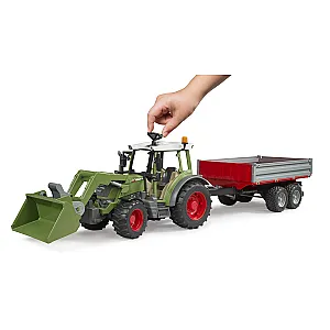 BRUDER 02182 Fendt Vario 211 traktor homlokrakodóval és oldalfalas pótkocsival