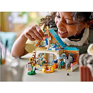 LEGO® Friends 42651 – Spital veterinar și grajd pentru cai