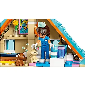 LEGO® Friends 42651 – Spital veterinar și grajd pentru cai