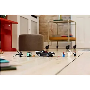 LEGO® Marvel 76309 - Mașina sport a lui Venom vs. Spider-Man
