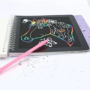 Miss Melody Magic Scratch Book – Caiet creativ de răzuit cu cai
