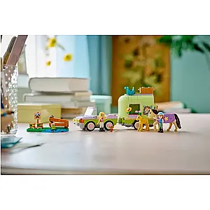 LEGO®  Friends 42695 - Ló- és csikószállító utánfutó
