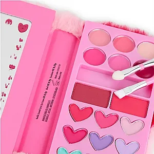 Create it! Make-up caiet pufos în formă de inimă
